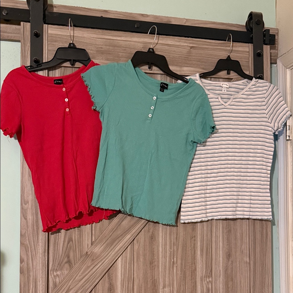 art class Red, Green, and White Short Sleeve Tees